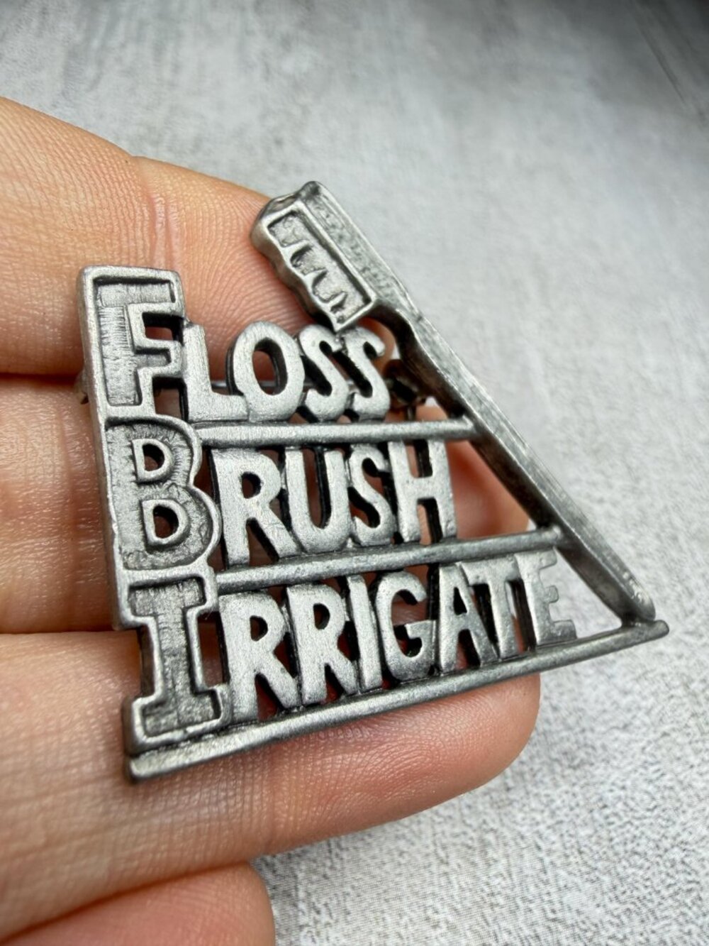 Dental Hygiene Brooch Floss Brush Irrigate Signed REN Vintage - Picture 5 of 9